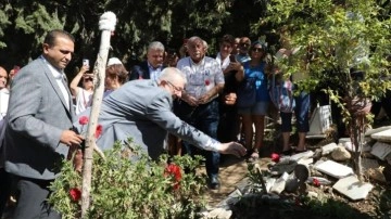 Oyuncu Tuncel Kurtiz vefatının 11. yılında Balıkesir'deki kabri başında anıldı