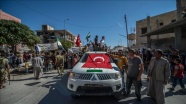 Özgürlüğüne kavuşan Cerablus halkı PYD'yi protesto etti