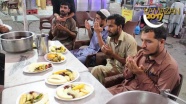 Pakistan'da ilk iftar heyecanı