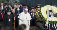 Papa sözde Ermeni ‘soykırım’ anıtını ziyaret etti