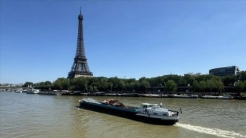 Paris Belediye Başkanı kirlilik tartışmaları ile gündemdeki Sen Nehri'nin temiz olduğunu savund