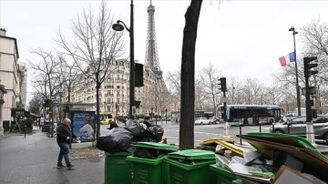 Paris sokaklarında biriken çöplere ilişkin belediyeye ihtarname gönderildi