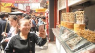 Pekin&#039;de &#039;böcek kebap&#039; restoranları turistlerin ilgi odağı