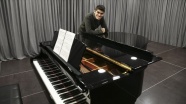 Piyanonun muhteşem yeteneği Buğra Türkiye'nin ilk otizmli akademisyen adayı