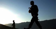 PKK'lı teröristler kendilerine sivil süsü vererek üs bölgesine saldırdı