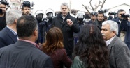 Polisten HDP’li vekile: Böyle bir günde halay mı çekilir ?