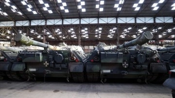 Polonya, ilk Leopard tanklarını Ukrayna'ya teslim etti