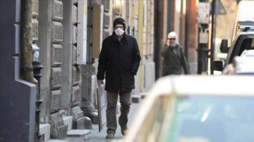 Polonya'da hastaneler ve eczanelerde maske zorunluluğu mart sonuna kadar sürecek