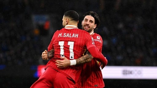 Premier Lig'de Liverpool, doludizgin şampiyonluğa yürüyor