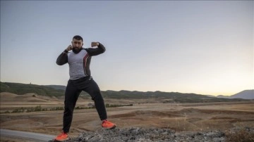 Profesyonel kick boksçu şampiyonluk için Munzur Dağları'nda güç depoluyor