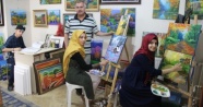 Ressam Hasan Kara'dan, Iraklı 3 mülteciye ücretsiz resim kursu