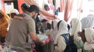 Ribat Derneği Sudanlı yetimlere okul malzemesi dağıttı
