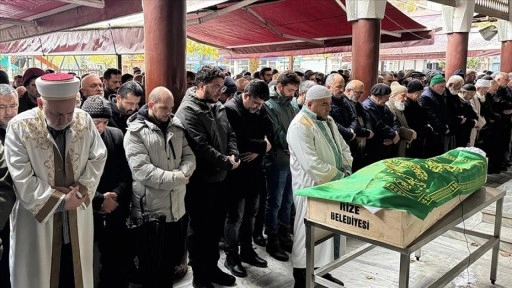 Rize'de emekli öğretmen son yolculuğuna Öğretmenler Günü'nde uğurlandı