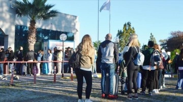 Rodos Adası'nda kapıda vize uygulamasından yararlanamayan Türk turistlerin mağduriyeti giderile