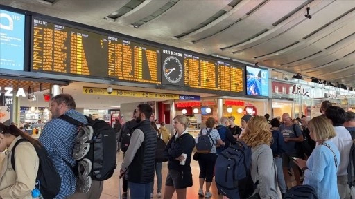 Roma'da arıza sebebiyle tren seferlerinin durması günlük hayatı olumsuz etkiledi