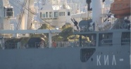 Rus askeri gemisi, güvertesinde tankla İstanbul Boğazı'ndan geçti