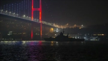 Rus askeri gemisi İstanbul Boğazı'ndan geçti