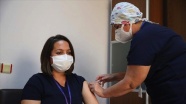 Sağlık çalışanları Kovid-19 aşısıyla kendilerini &#039;güvende&#039; hissediyor