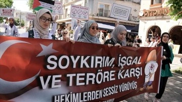 Sağlık çalışanlarından İsrail'e tepki için İstanbul'da sessiz yürüyüş