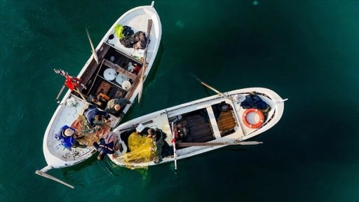 Sakarya'da balıkçılar ekmeklerini tutkunu oldukları denizden çıkarıyor