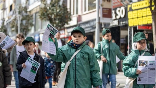 Sakarya'da gençler ve çocuklar, Yeşilay Haftası'nda sağlıklı yaşam için gazete dağıttı