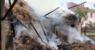 Sakarya'da samanlık yandı, 3 kişi dumandan etkilendi