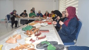 Sakarya'da kadınlar el emeğiyle yemeni üretiyor