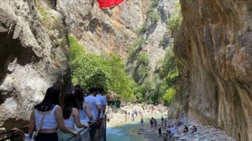 Saklıkent Kanyonu'nu bayram tatilinde 45 bin 535 kişi ziyaret etti