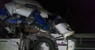 Salça yüklü kamyon yan yattı, sürücü ağır yaralı |Bursa haberleri