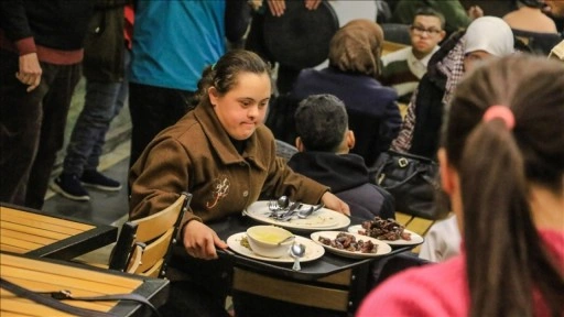 Şam'da Down sendromlu gençler için iftar sofrası kuruldu