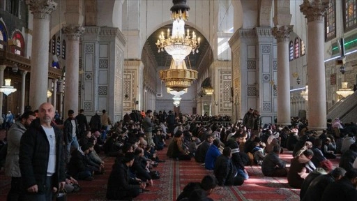 Şam'daki Emevi Camisi'nde cuma namazı kılındı