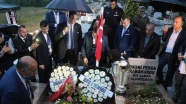 Beşiktaşlılar, Şampiyonluk kupasını şehidin mezarına götürdüler
