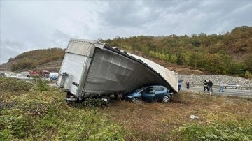 Samsun-Ankara kara yolundaki zincirleme trafik kazasında 3 kişi öldü, 6 kişi yaralandı