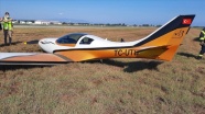 Samsun&#039;da iniş takımları açılmayan eğitim uçağı havalimanındaki çim sahaya indi