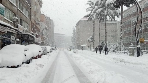 Samsun'da olumsuz hava şartları nedeniyle bazı merkezlerde hafta sonu eğitime ara verildi