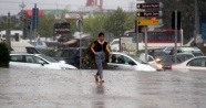 Samsun'daki sağanak yağış hayatı olumsuz etkiledi