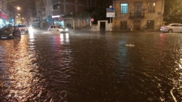 Samsun'un Bafra ilçesinde sağanak hayatı olumsuz etkiledi