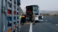 Şanlıurfa&#039;da yolcu otobüsü tıra arkadan çarptı: 3 ölü, 41 yaralı