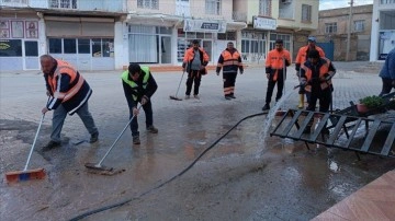 Şanlıurfa'da sağanak sonrası temizlik çalışması başlatıldı