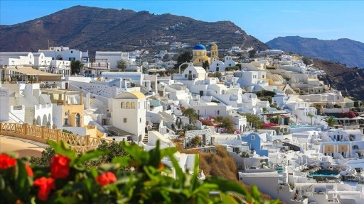 Santorini Adası'ndaki sismik hareketlilik nedeniyle eğitime 1 gün ara verildi