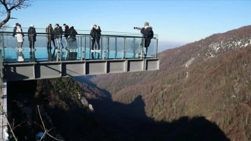 Sapanca Gölü manzaralı cam teras doğa turizminin çekim merkezi oldu