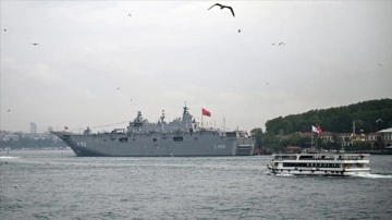 Sarayburnu'na demirleyen TCG Anadolu, İstanbulluların ziyaretine yeniden açıldı