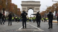 &#039;Sarı yeleklilerden&#039; Paris&#039;te gösteri çağrısı