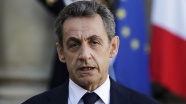 Sarkozy elendiğini kabul etti