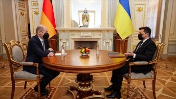 Scholz, Ukrayna Devlet Başkanı Zelenskiy ile telefonda görüştü