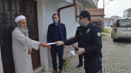 Şehit Kaymakam Safitürk'ün babasına emekli maaşını polis ekipleri evinde teslim etti