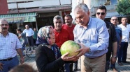 Sıcak havadan bunalanlara ücretsiz karpuz