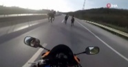 Şile yolunda motosikletli asfalt kovboyları kamerada