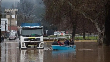 Şili'de şiddetli yağışların yol açtığı sellerde 3 kişi öldü