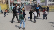 Silopi'de polisler ve çocuklar futbol oynadı